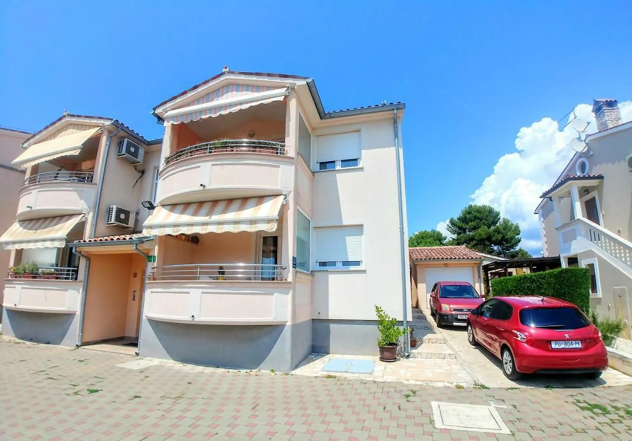 Family Style Apartment Pula